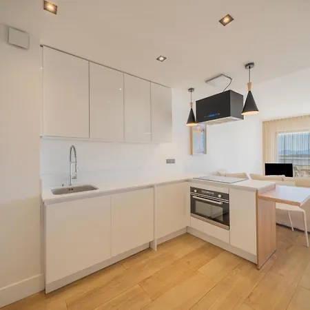 Lumineux Avec Vue Mer, A Deux Pas Des Plages *