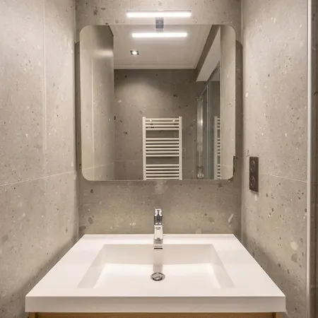 Lumineux Avec Vue Mer, A Deux Pas Des Plages Antibes