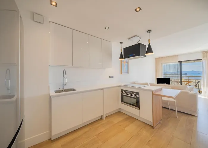 Lumineux Avec Vue Mer, A Deux Pas Des Plages *