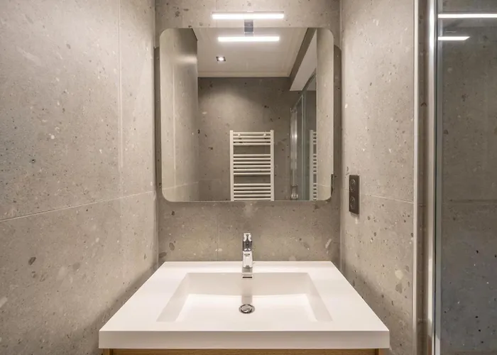 Lumineux Avec Vue Mer, A Deux Pas Des Plages Antibes